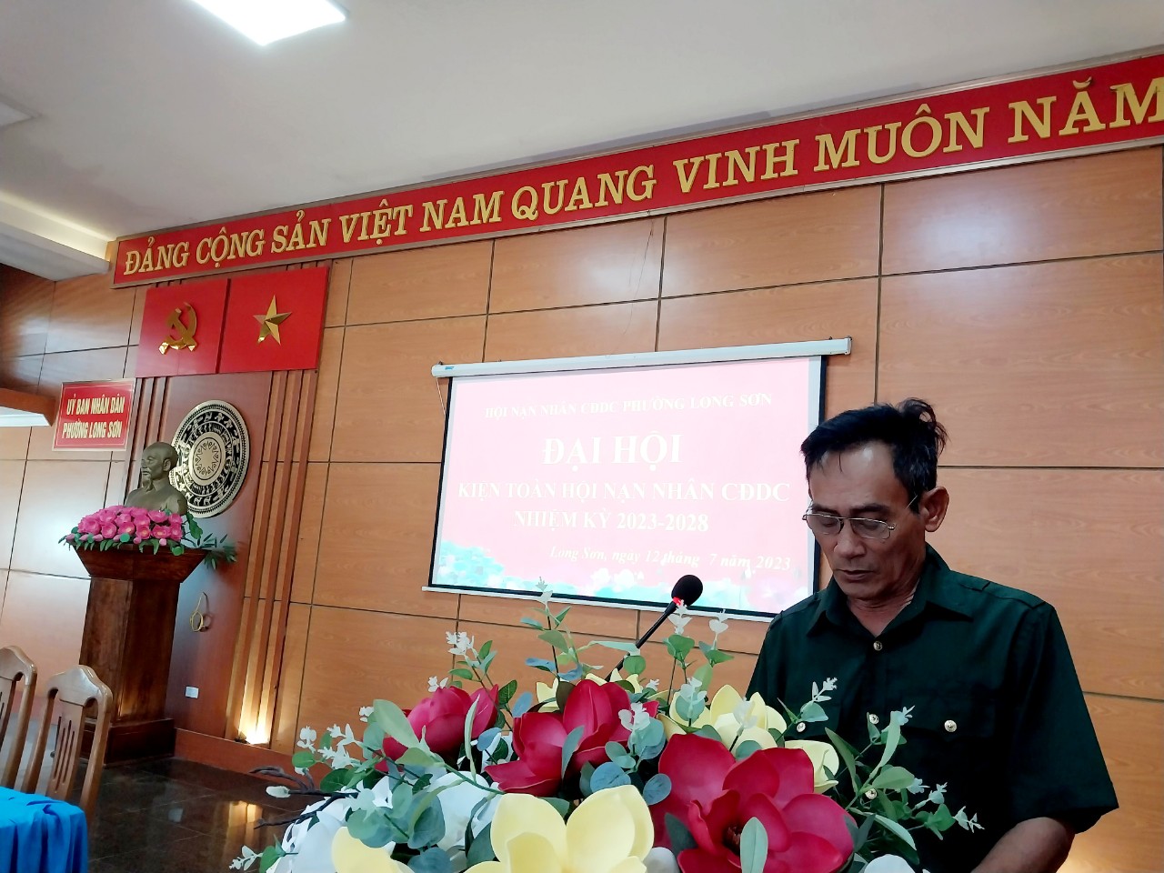 Minh phó phát biểu